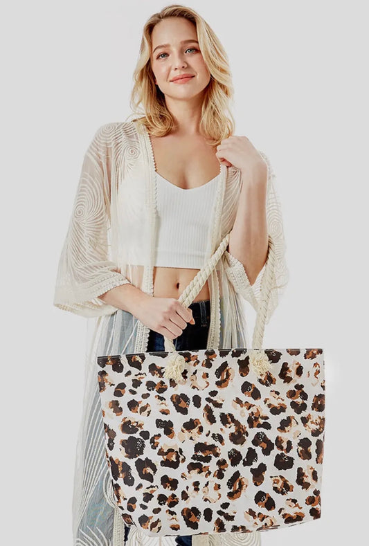 Leopard Beach/Tote Bag